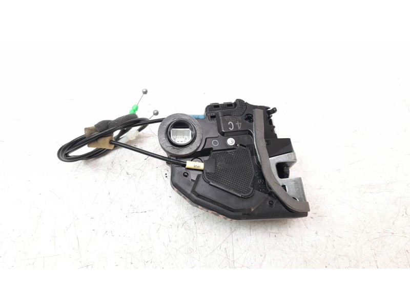 Recambio de cerradura puerta trasera izquierda para toyota rav4 referencia OEM IAM 6906033120  