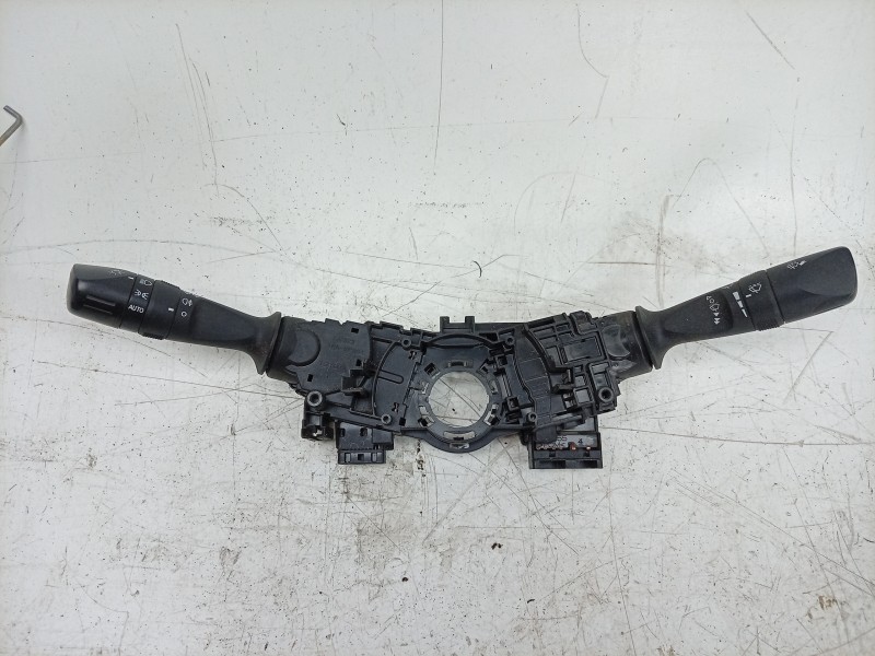 Recambio de mando multifuncion para toyota hilux (gun1) doble cabina dlx 4x4 referencia OEM IAM  841400K650 