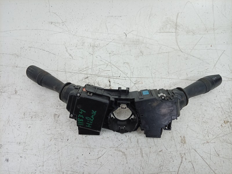 Recambio de mando multifuncion para toyota hilux (gun1) doble cabina dlx 4x4 referencia OEM IAM  841400K650 