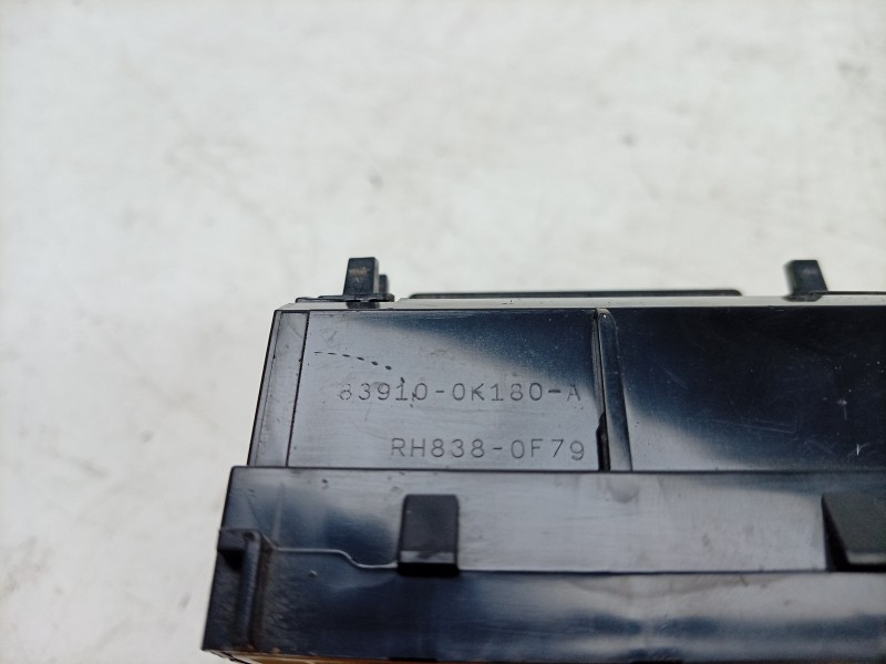 Recambio de warning para toyota hilux (gun1) doble cabina dlx 4x4 referencia OEM IAM  839100K180 