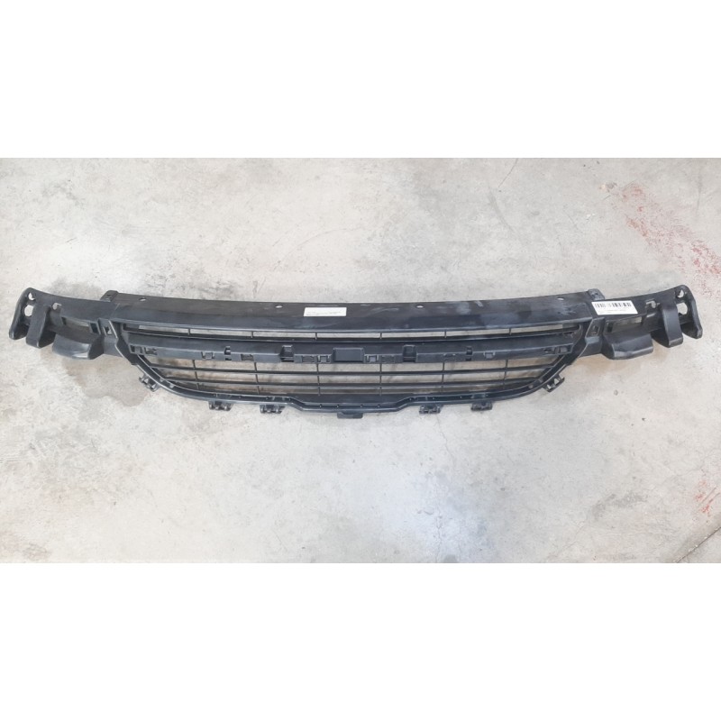 Recambio de rejilla paragolpes central para bmw 1 (f20) 125 d referencia OEM IAM 51117245733 51117245733 107063403/218152A/BM123