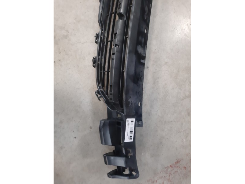 Recambio de rejilla paragolpes central para bmw 1 (f20) 125 d referencia OEM IAM 51117245733 51117245733 107063403/218152A/BM123