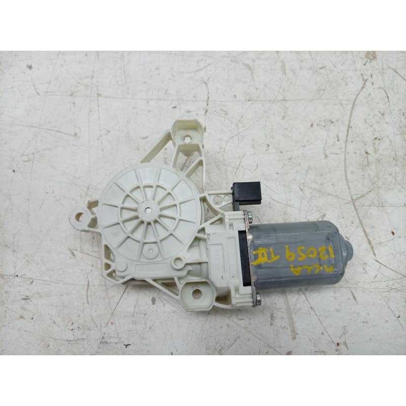 Recambio de motor elevalunas delantero derecho para mercedes-benz cla-klasse (bm 118) cla 180 (118.384) referencia OEM IAM  A000