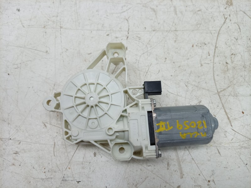 Recambio de motor elevalunas delantero derecho para mercedes-benz cla-klasse (bm 118) cla 180 (118.384) referencia OEM IAM  A000