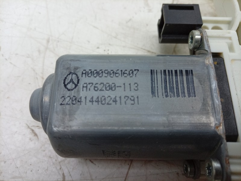 Recambio de motor elevalunas delantero derecho para mercedes-benz cla-klasse (bm 118) cla 180 (118.384) referencia OEM IAM  A000
