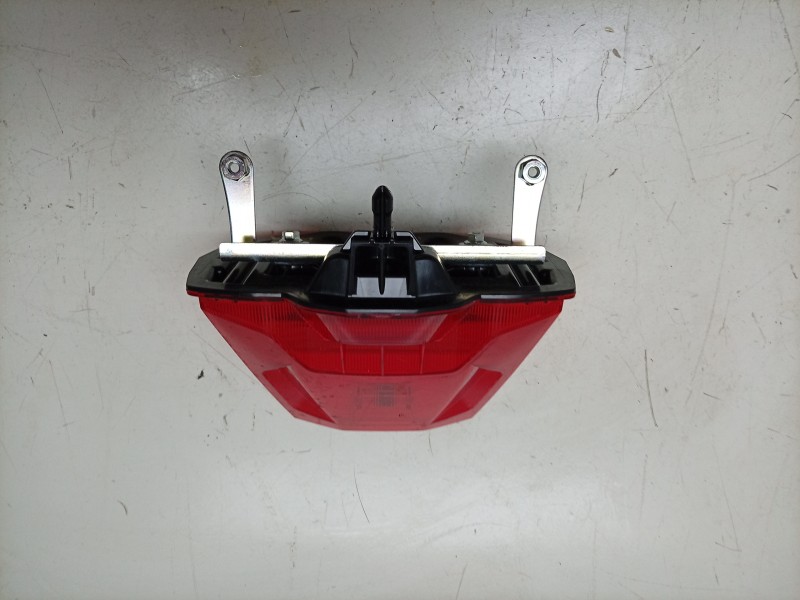 Recambio de piloto trasero central para honda forza forza 750 (rh11) referencia OEM IAM  33701MKVD03 