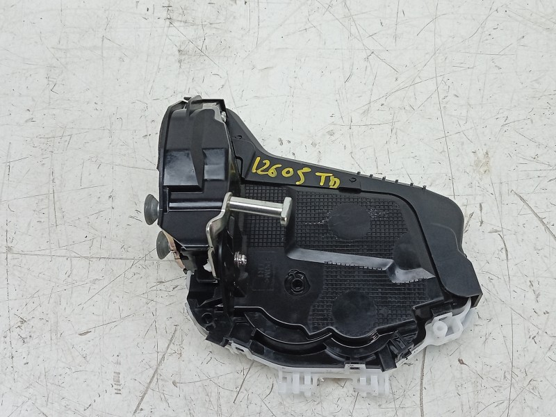 Recambio de cerradura puerta trasera derecha para toyota yaris (_p21_, _pa1_, _ph1_) 1.5 hybrid (mxph11) referencia OEM IAM  690