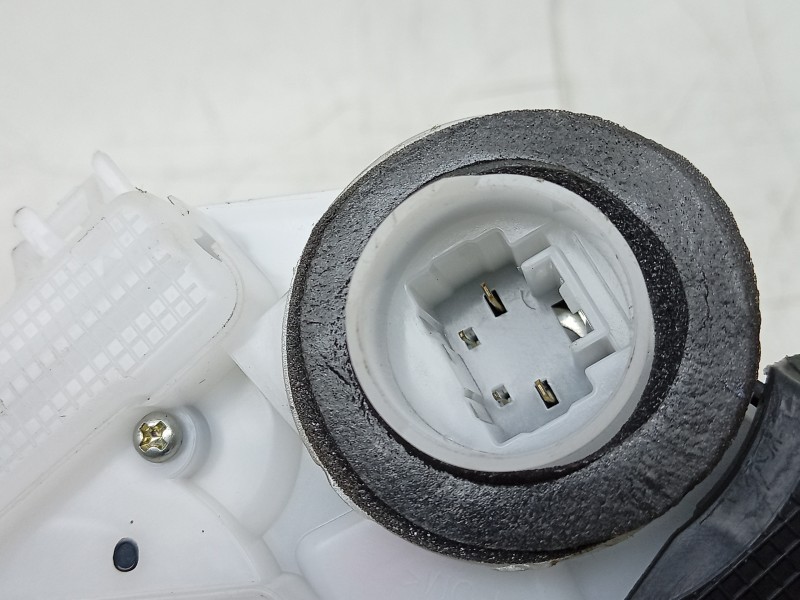 Recambio de cerradura puerta trasera derecha para toyota yaris (_p21_, _pa1_, _ph1_) 1.5 hybrid (mxph11) referencia OEM IAM  690