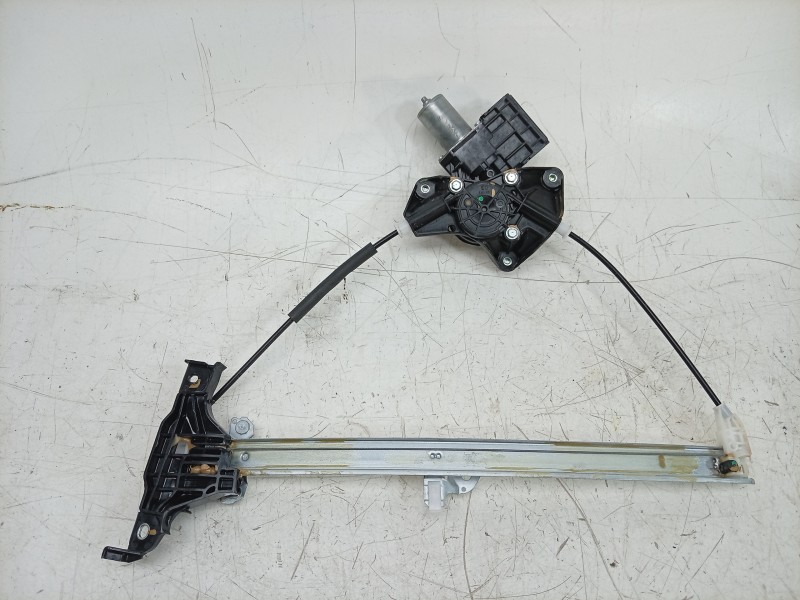 Recambio de elevalunas trasero derecho para toyota yaris (_p21_, _pa1_, _ph1_) 1.5 hybrid (mxph11) referencia OEM IAM  69830K001