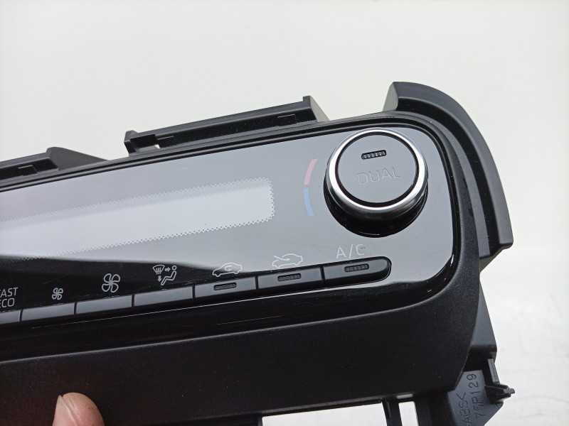 Recambio de mando climatizador para toyota yaris (_p21_, _pa1_, _ph1_) 1.5 hybrid (mxph11) referencia OEM IAM 55900K0010 559000D