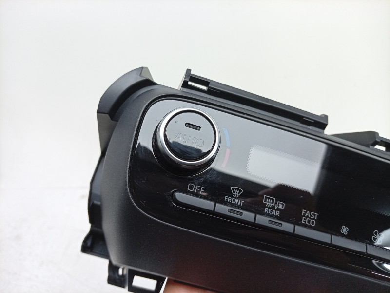 Recambio de mando climatizador para toyota yaris (_p21_, _pa1_, _ph1_) 1.5 hybrid (mxph11) referencia OEM IAM 55900K0010 559000D