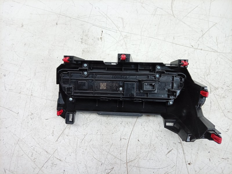 Recambio de mando climatizador para toyota yaris (_p21_, _pa1_, _ph1_) 1.5 hybrid (mxph11) referencia OEM IAM 55900K0010 559000D