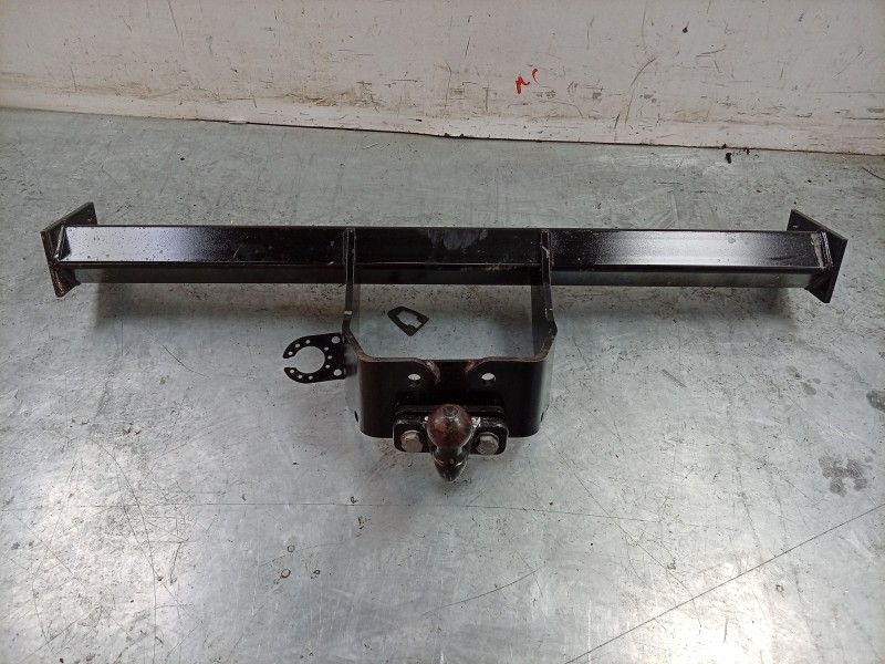 Recambio de enganche remolque para toyota hilux (gun1) doble cabina dlx 4x4 referencia OEM IAM  PW9600K003 