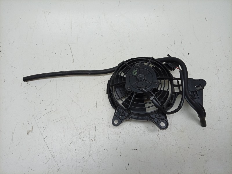 Recambio de electroventilador para ktm 890 smt referencia OEM IAM  63535141044 