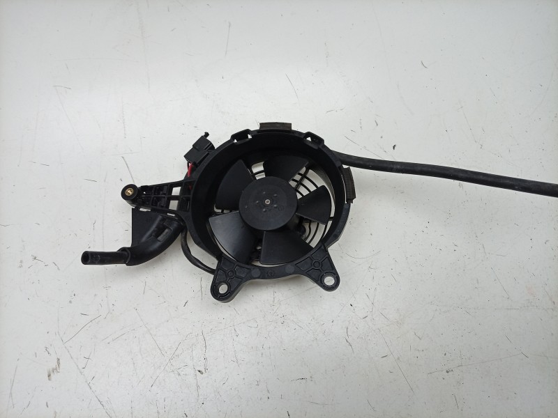 Recambio de electroventilador para ktm 890 smt referencia OEM IAM  63535141044 