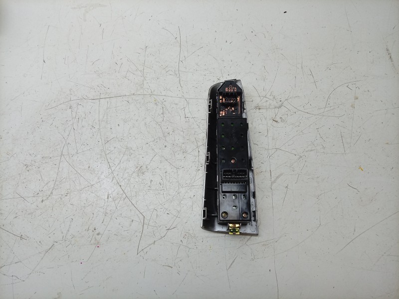 Recambio de mando elevalunas delantero izquierdo para kia sportage ii (je_, km_) 2.0 i 16v referencia OEM IAM  93570IF260 