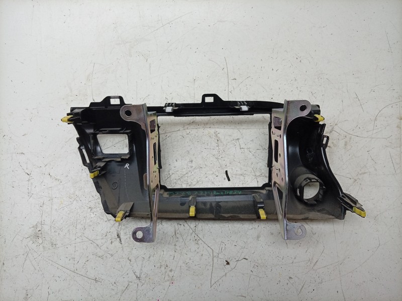 Recambio de moldura para toyota hilux (gun1) doble cabina dlx 4x4 referencia OEM IAM  55422KK110 