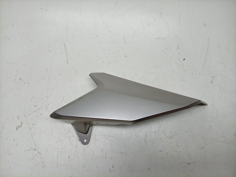 Recambio de moldura para honda nc nc 750 x (rh09) referencia OEM IAM  77221MKWD00ZA 