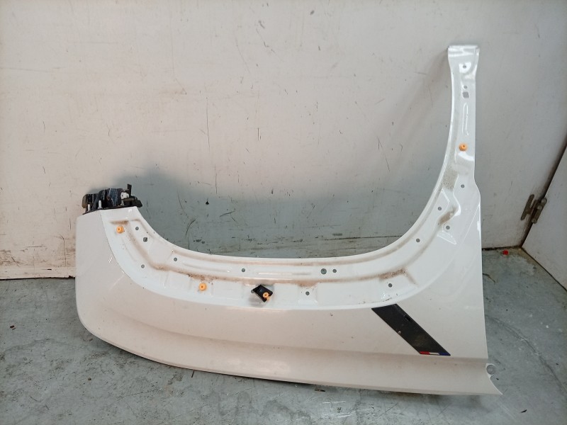 Recambio de aleta delantera derecha para renault 4 e-tech 120 referencia OEM IAM  638B67405R 