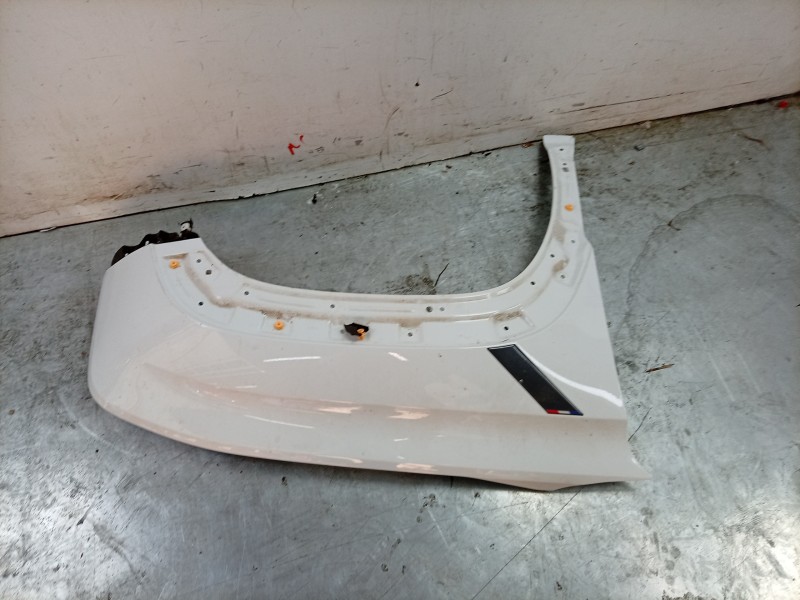 Recambio de aleta delantera derecha para renault 4 e-tech 120 referencia OEM IAM  638B67405R 