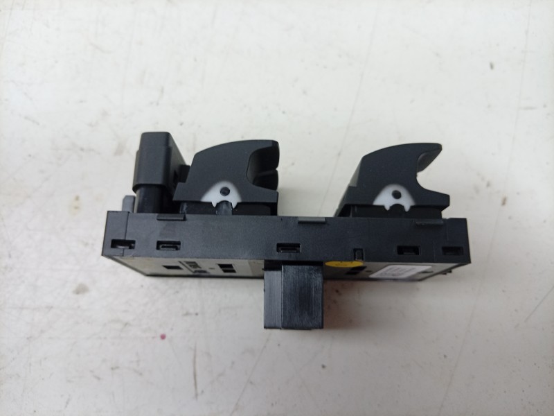 Recambio de mando elevalunas delantero izquierdo para skoda octavia iv (nx3, nn3, pv3) 2.0 tdi referencia OEM IAM  5G0959857D EW