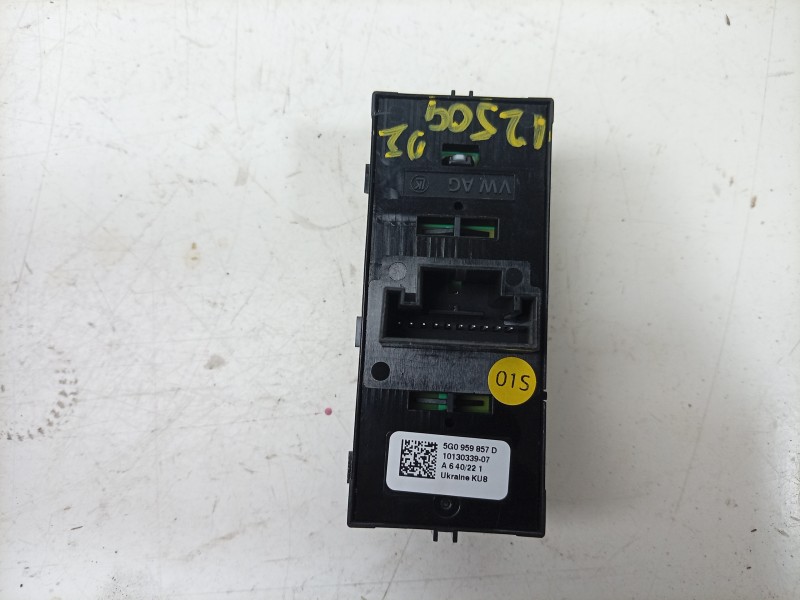 Recambio de mando elevalunas delantero izquierdo para skoda octavia iv (nx3, nn3, pv3) 2.0 tdi referencia OEM IAM  5G0959857D EW