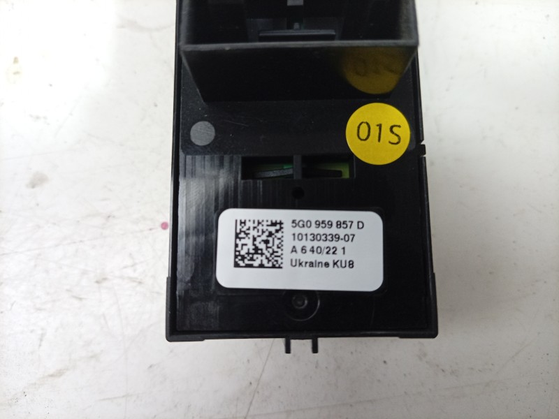 Recambio de mando elevalunas delantero izquierdo para skoda octavia iv (nx3, nn3, pv3) 2.0 tdi referencia OEM IAM  5G0959857D EW