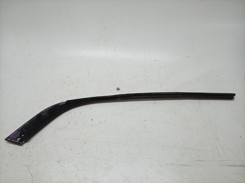 Recambio de moldura para aston martin rapide 5.9 v12 cat referencia OEM IAM  AD43F20568A 