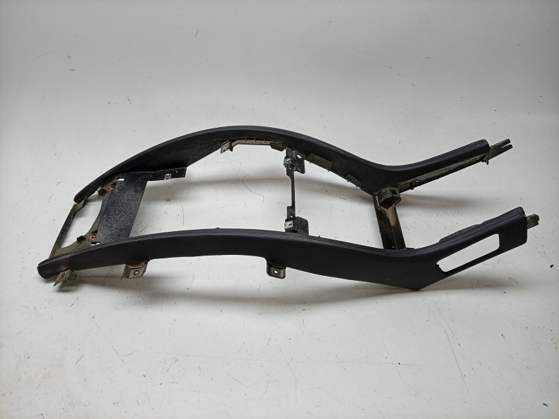 Recambio de moldura para aston martin rapide 5.9 v12 cat referencia OEM IAM  8D3311801AA 