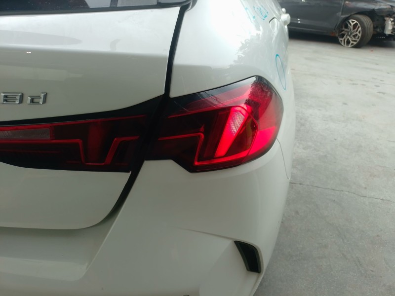 Recambio de piloto trasero derecho para bmw 1 118 d f70 referencia OEM IAM   