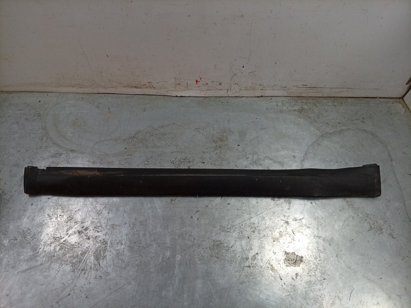 Recambio de estribos laterales para renault 4 e-tech 120 referencia OEM IAM 764195677R 764195677R 