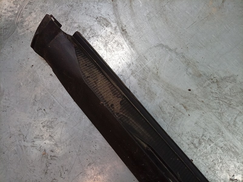 Recambio de estribos laterales para renault 4 e-tech 120 referencia OEM IAM 764195677R 764195677R 