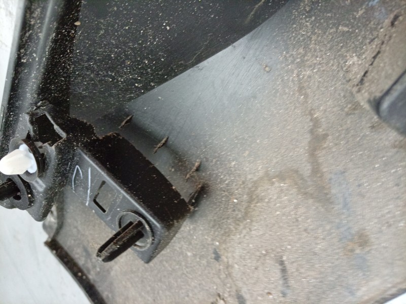 Recambio de estribos laterales para renault 4 e-tech 120 referencia OEM IAM 764195677R 764195677R 