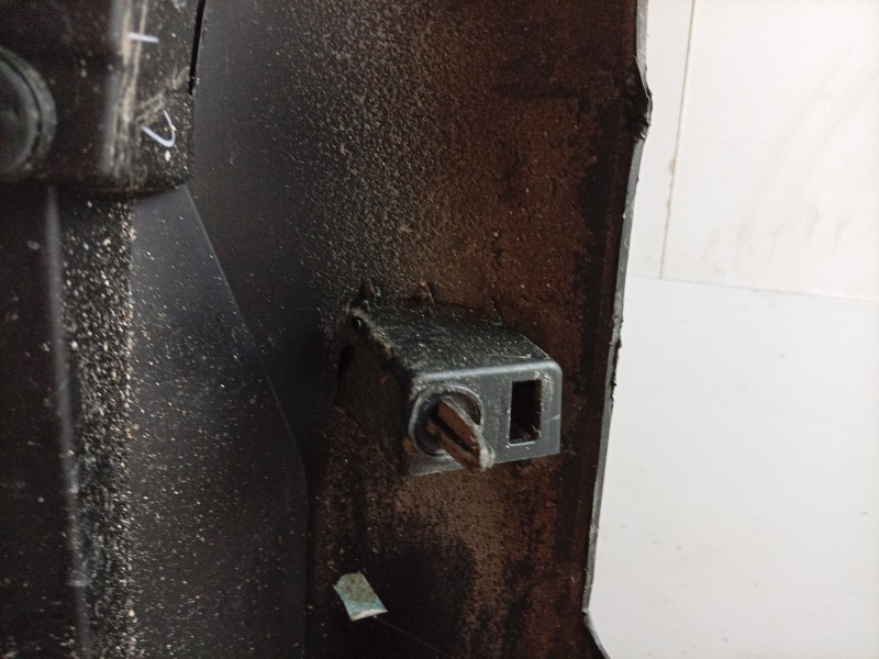 Recambio de estribos laterales para renault 4 e-tech 120 referencia OEM IAM 764195677R 764195677R 