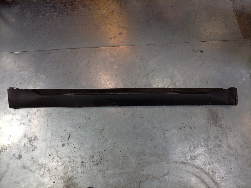 Recambio de estribos laterales para renault 4 e-tech 120 referencia OEM IAM 764182037R 764182037R 