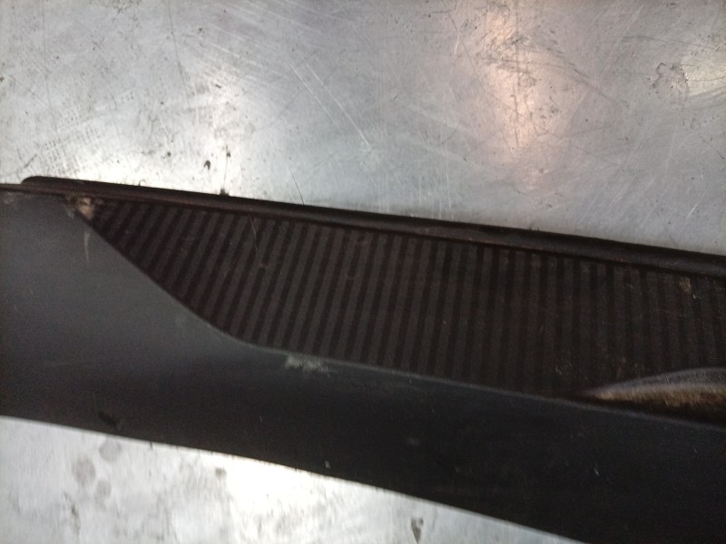 Recambio de estribos laterales para renault 4 e-tech 120 referencia OEM IAM 764182037R 764182037R 
