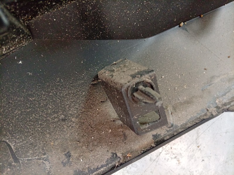 Recambio de estribos laterales para renault 4 e-tech 120 referencia OEM IAM 764182037R 764182037R 