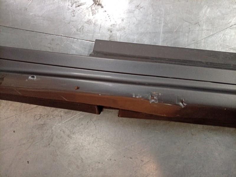 Recambio de estribos laterales para maserati ghibli iii (m157) 3.0 s q4 referencia OEM IAM  670010791 