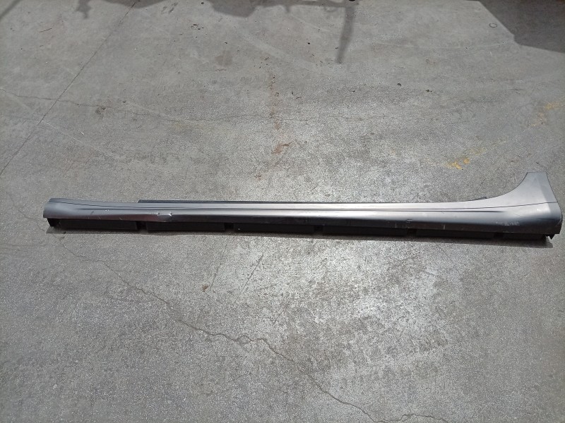 Recambio de estribos laterales para maserati ghibli iii (m157) 3.0 s q4 referencia OEM IAM  670010791 