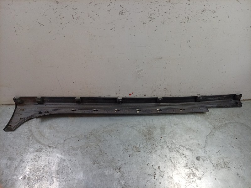 Recambio de estribos laterales para maserati ghibli iii (m157) 3.0 s q4 referencia OEM IAM  670010791 