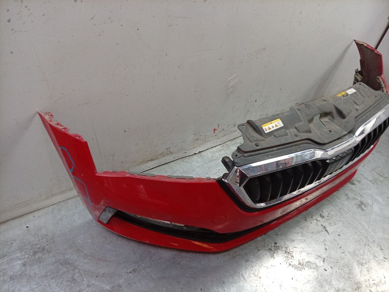 Recambio de paragolpes delantero para skoda scala (nw1) 1.6 tdi referencia OEM IAM  657807217 107197608/SK3521011/8231000/823101