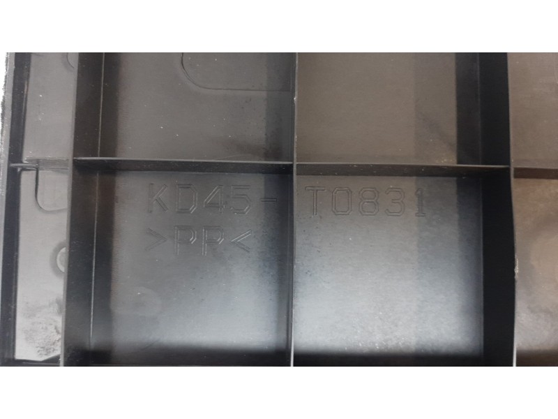 Recambio de bandeja trasera para mazda cx-3 2.0 cat referencia OEM IAM KD45T0831  