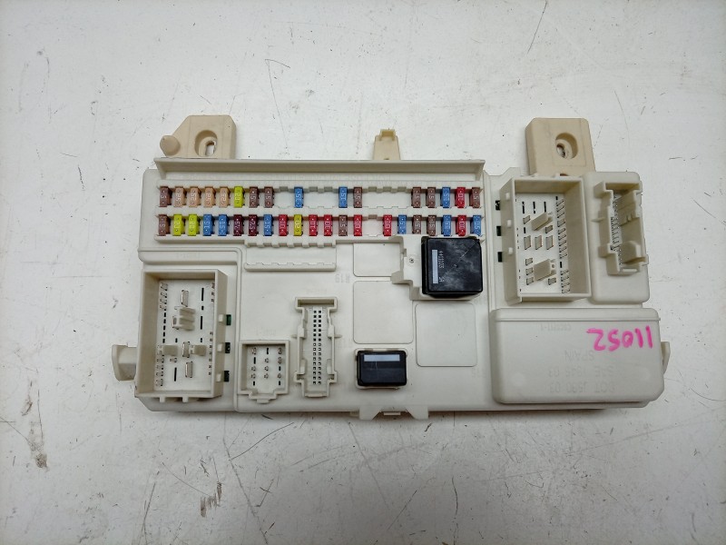 Recambio de caja reles / fusibles para aston martin rapide 5.9 v12 cat referencia OEM IAM  31268178 