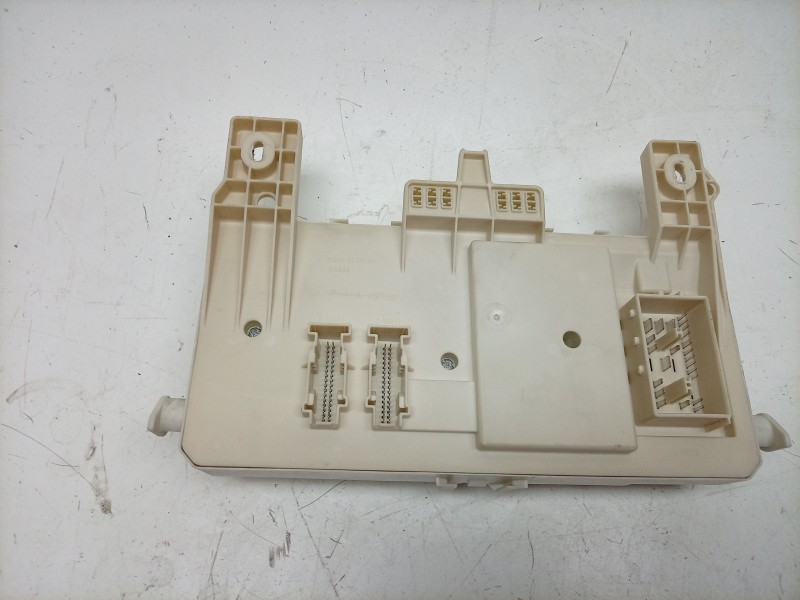 Recambio de caja reles / fusibles para aston martin rapide 5.9 v12 cat referencia OEM IAM  31268178 
