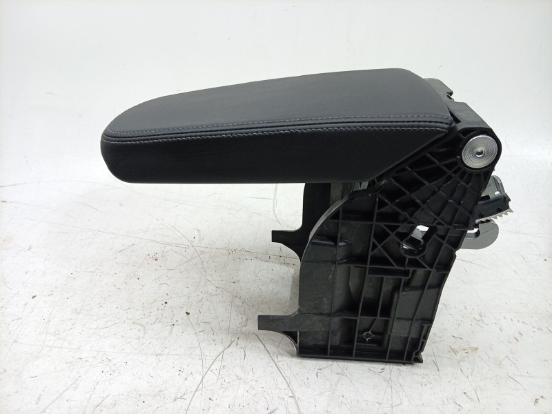 Recambio de apoyabrazos central para skoda octavia iv (nx3, nn3, pv3) 2.0 tdi referencia OEM IAM 5E3864207 5E3864207 