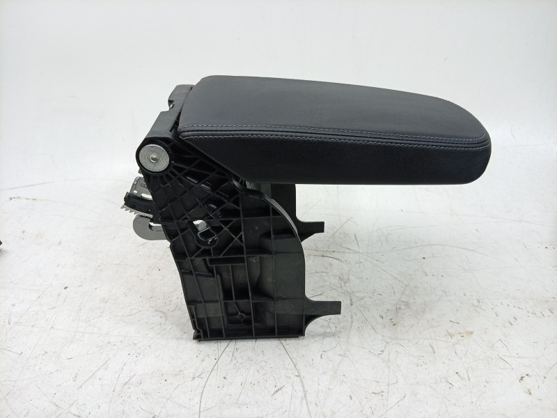 Recambio de apoyabrazos central para skoda octavia iv (nx3, nn3, pv3) 2.0 tdi referencia OEM IAM 5E3864207 5E3864207 