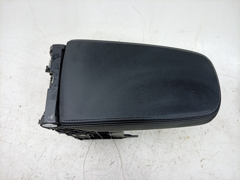 Recambio de apoyabrazos central para skoda octavia iv (nx3, nn3, pv3) 2.0 tdi referencia OEM IAM 5E3864207 5E3864207 
