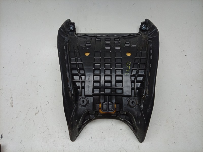 Recambio de asiento para honda nc nc 750 x (rh09) referencia OEM IAM  77100MKWD01ZA 
