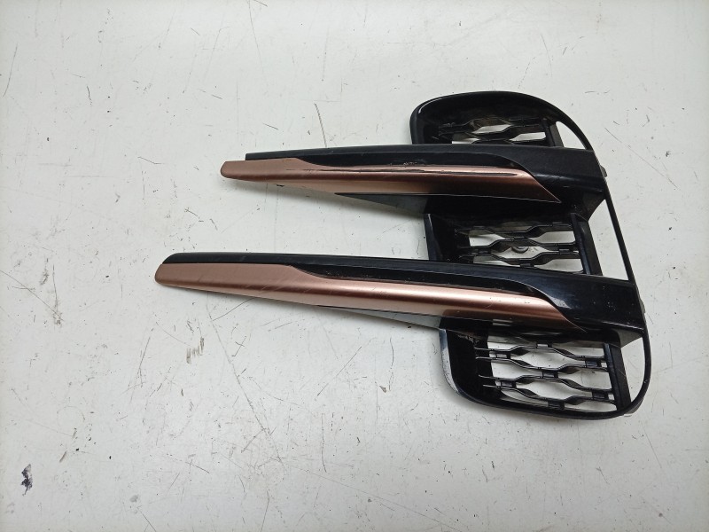 Recambio de rejilla paragolpes izquierda para land rover range rover evoque (l551) 2.0 d165 referencia OEM IAM  LR114729 