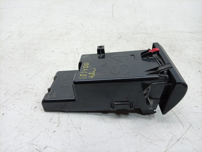 Recambio de moldura para toyota hilux (gun1) doble cabina dlx 4x4 referencia OEM IAM 55628KK040 66995KK040 